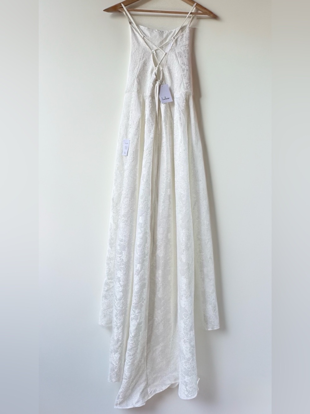 Lulu’s - Floral Jacquard Bridal Dress White Lace A-Line Train Strappy Back